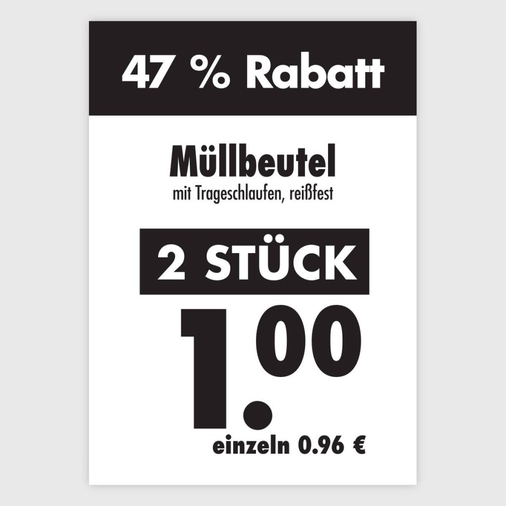 Ein Preisschild von Müllbeuteln. Zwei Rollen kosten hier 1,00 €